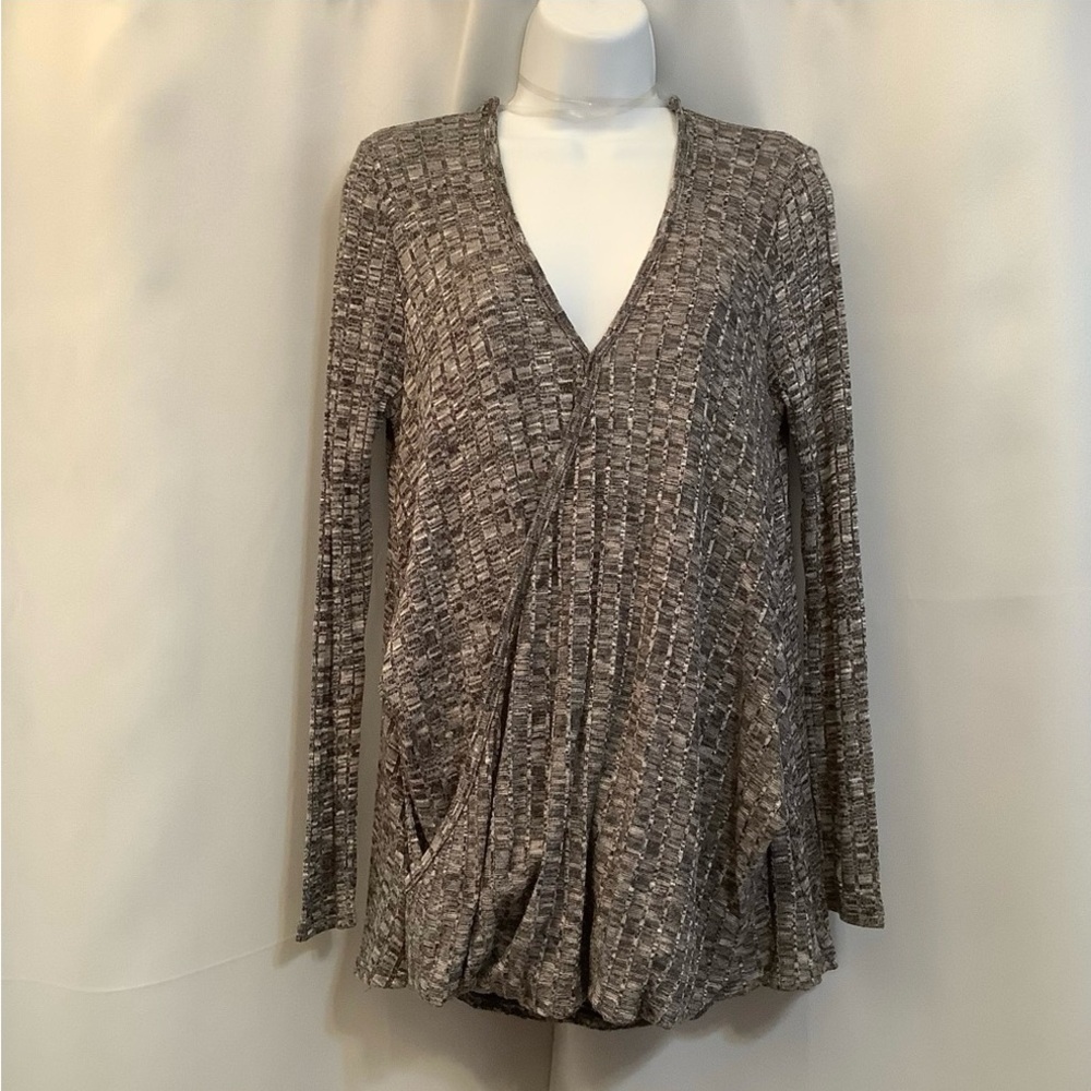 Line Up Top Women’s Size Small Knit Cross Over Grey